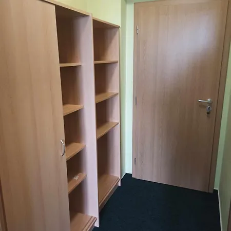 Pavilon V Raji בית הארחה