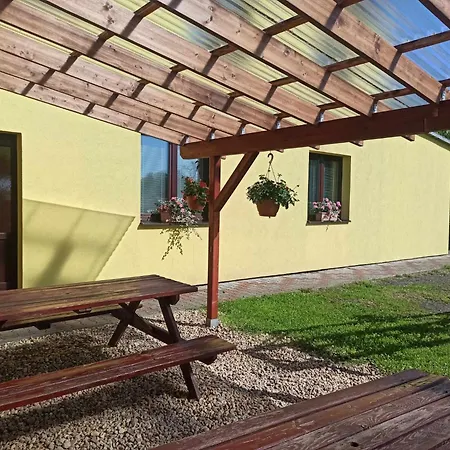 Pavilon V Raji בית הארחה Zdar (Mlada Boleslav)