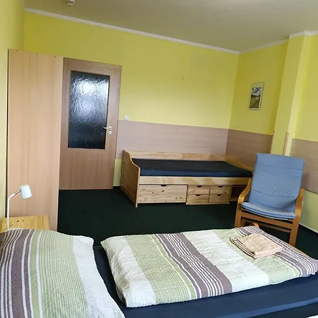 Pavilon V Raji בית הארחה 3*