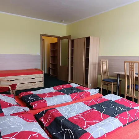 Pavilon V Raji בית הארחה